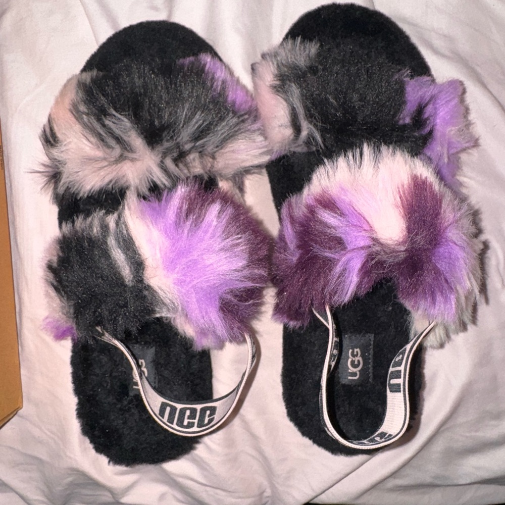 Ugg fluff yeah slippers. Like new worn 1-2Xs. Size 8
